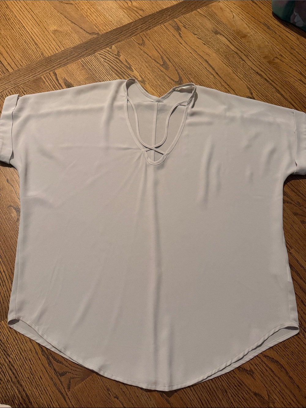 Lush Women's Light Gray Short Sleeve V-Neck Top with Strap Detail Sz medium